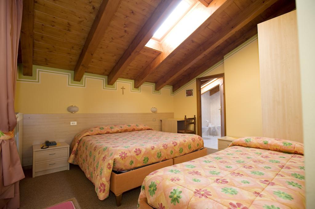 Hotel I Rododendri Valfurva Szoba fotó