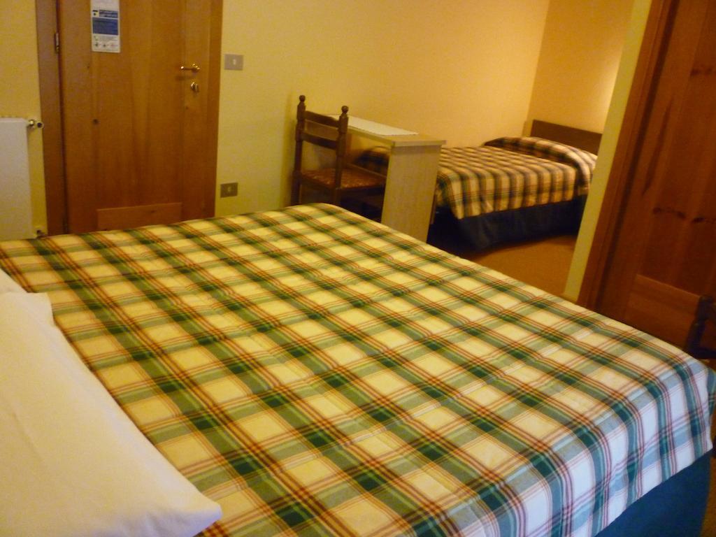 Hotel I Rododendri Valfurva Szoba fotó