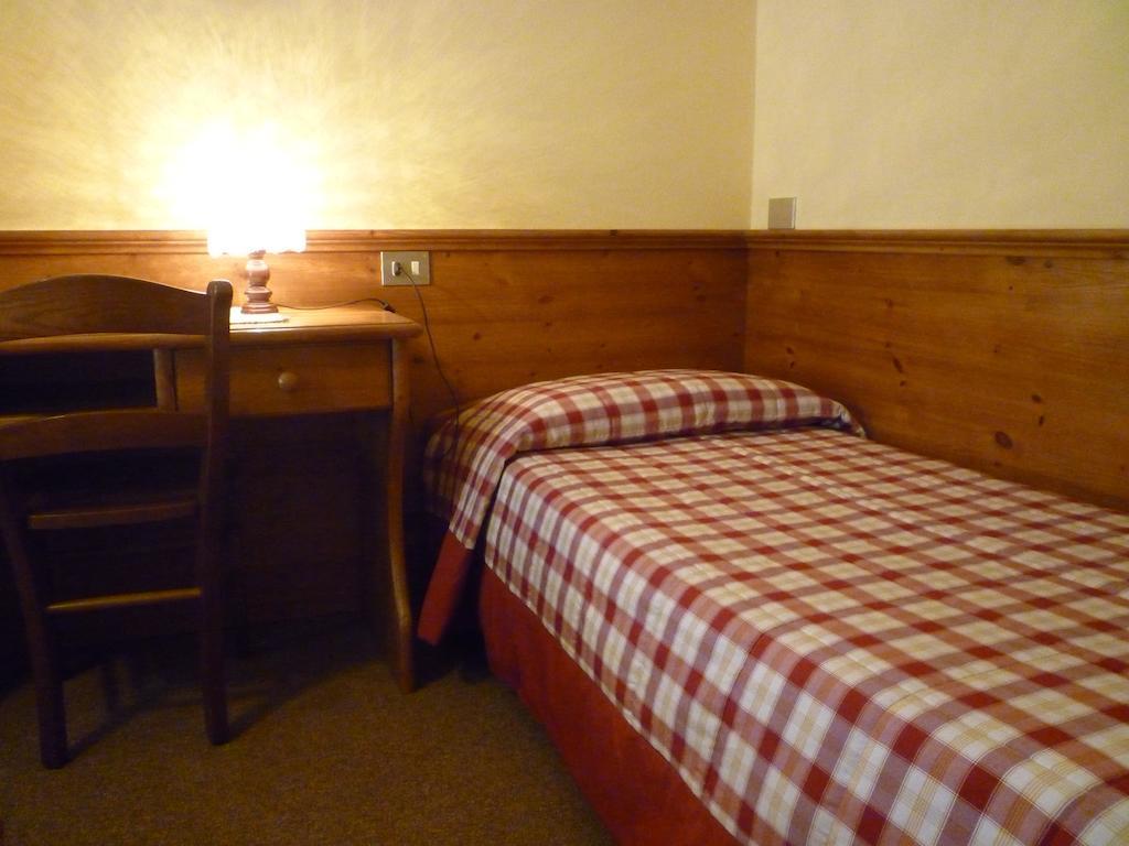 Hotel I Rododendri Valfurva Szoba fotó