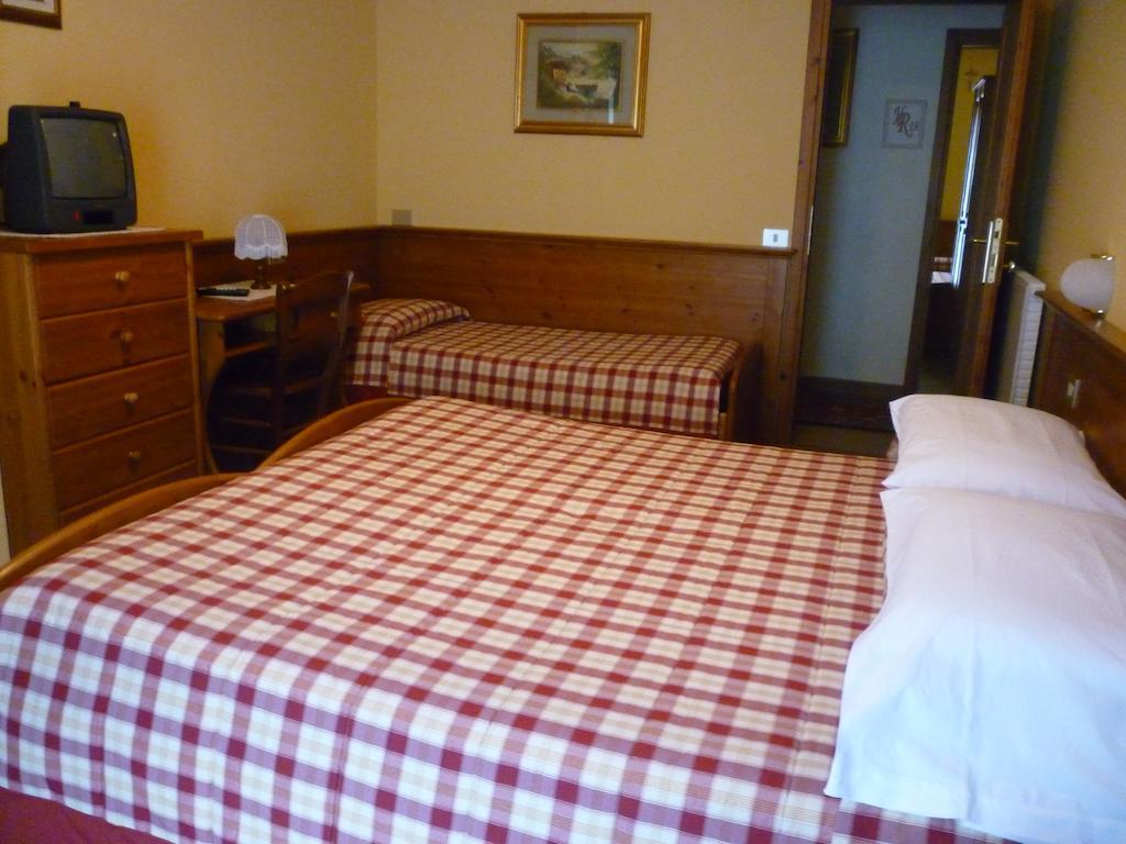 Hotel I Rododendri Valfurva Szoba fotó